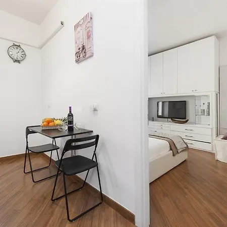Apartment Farnese House